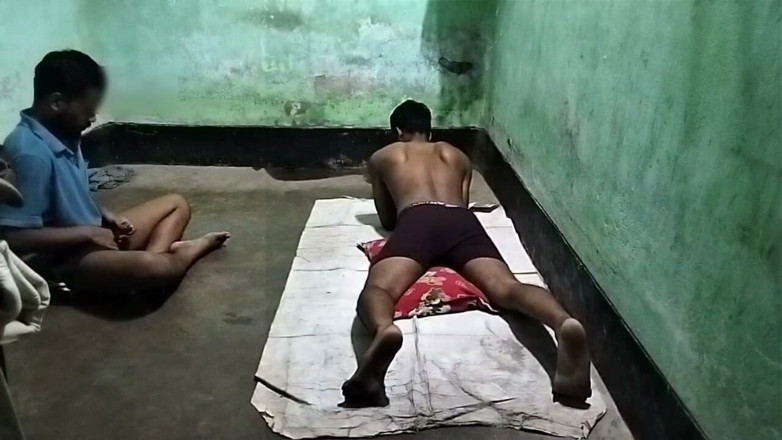 Desi Tits: Desi indický velký penis chlap ošukal twink chlapec poprvé spodní...
