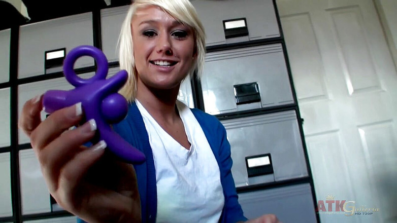 ATKIngdom: 흑인 대물 자지에게 따먹히는 금발 고딩