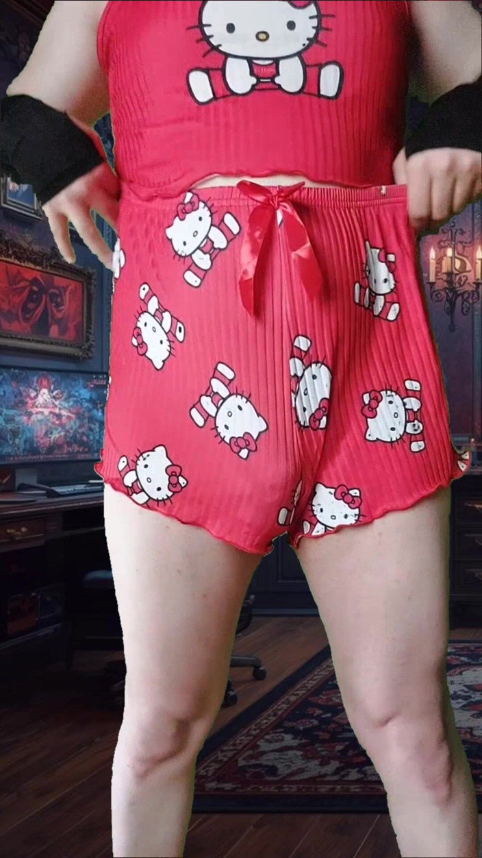 Kitty_Cross: Bella femminuccia bianca in dolci pantaloncini da ballo