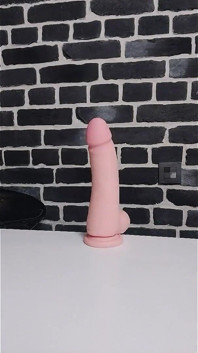Dojenie tego dildo - seksowna milf Ginnagg