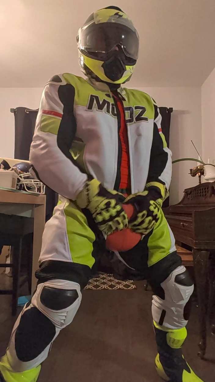 Bruiserwood: Dalam sut motogp kulit selepas gim