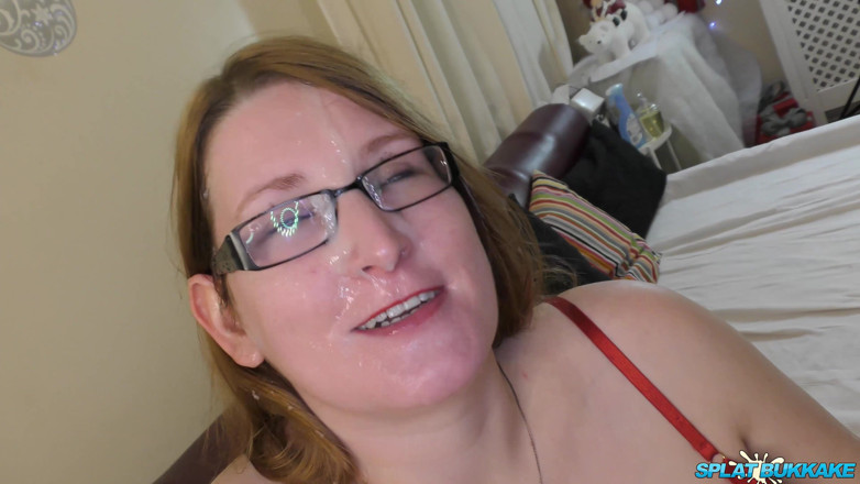 Gangbang team: Mollige brünette MILF bekommt sperma auf ihr gesicht und in...