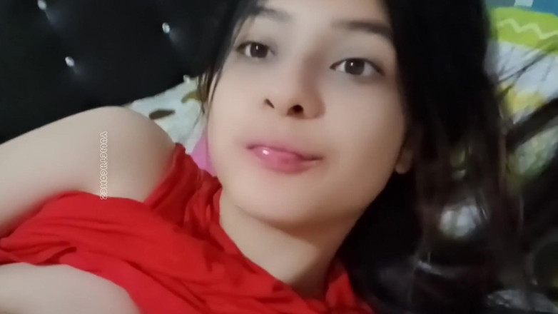 Yulieth Gomez: मैं एक समलैंगिक दोस्त को बहकाता हूं, उसका लंड जोरदार हो जाता है और वह मेरी छोटी चूत को चोदता है