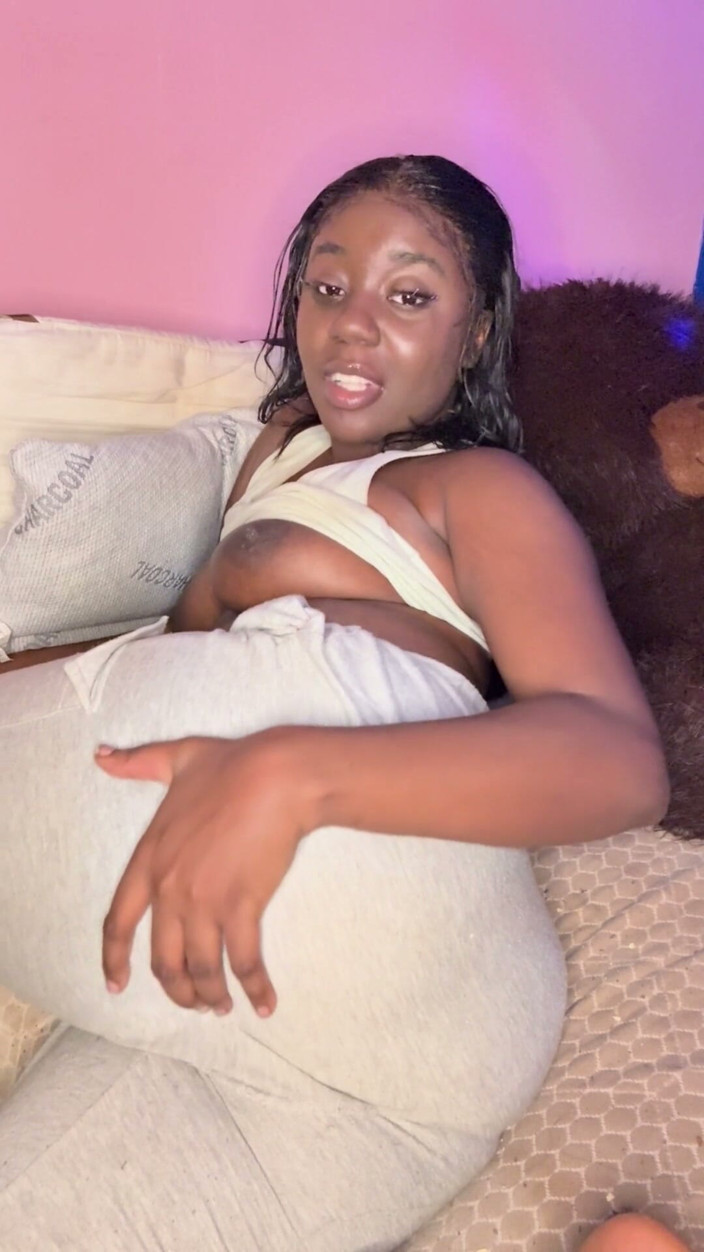 ALLIYAH ALECIA: Baddie on Her Period Cycle Solo Masturbation