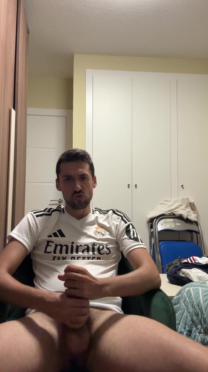 Liam Harding: Straight Soccer Guy Jerking off Busts a Huge Load
