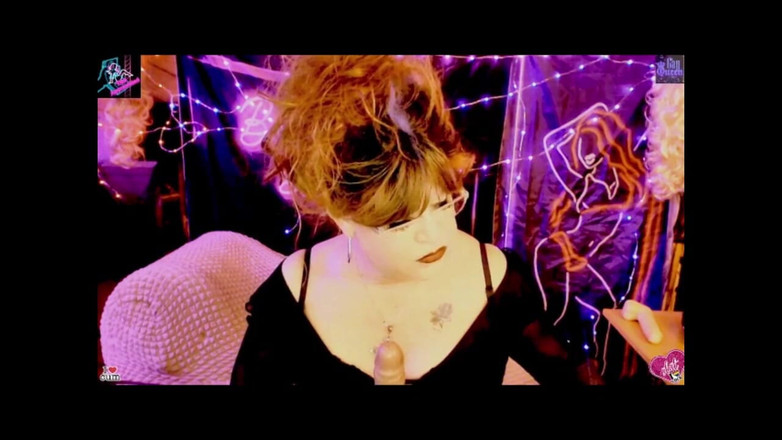 FemmeCheri120: 3 klip sigara içiyor ve soyunuyor