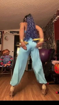 Księżniczka Tsjade Stripdances w kostiumie na Halloween