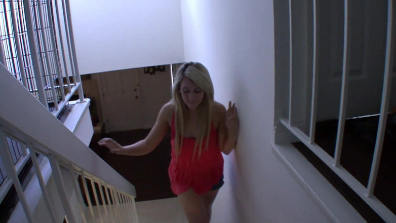 TeenXXX Stories: Remaja blonde miang dikongkek dalam pelbagai posisi
