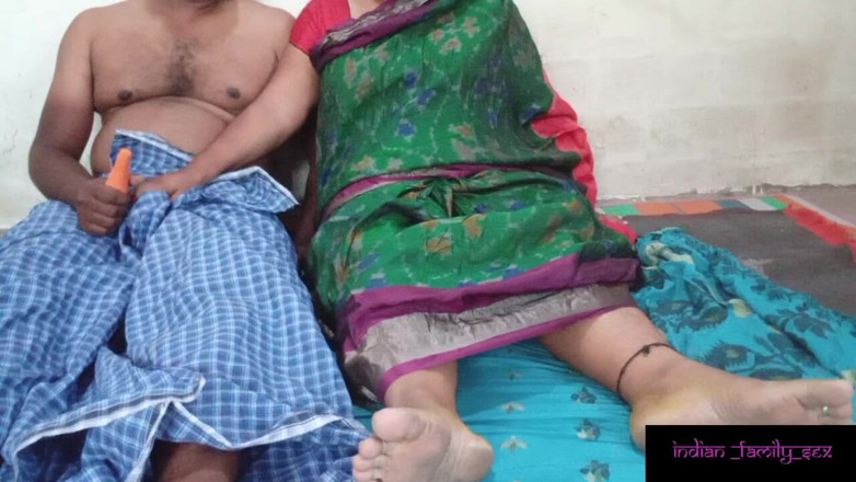 Indian IFS: Matrigna si masturba con una carota e viene beccata dal...