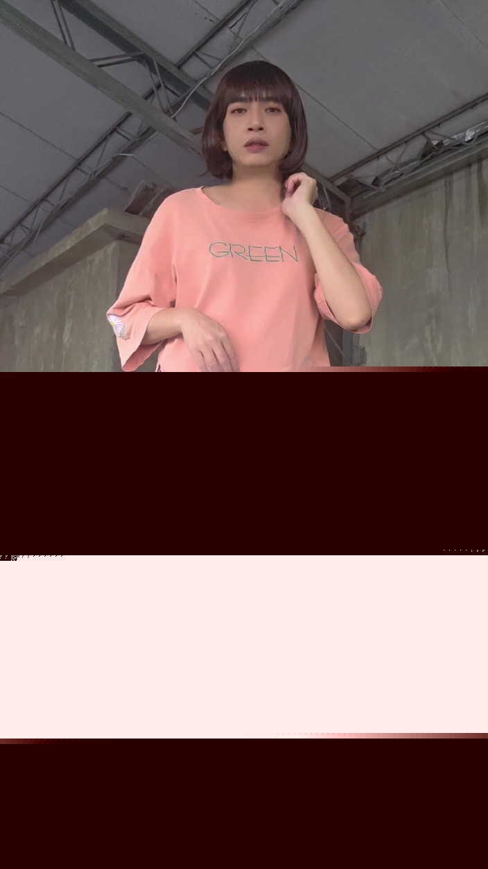 Taiwancdgirl: सफेद अंडरवियर के साथ जोड़ी गई एक दलील वाली स्कर्ट, और छत पर गुदा प्लग डाला गया