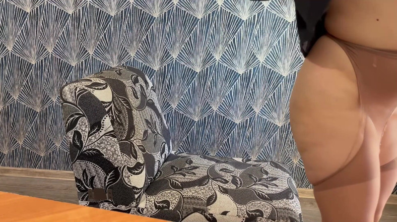 Katybigcherry: Грайлива секретарка мастурбує в офісі і отримує сперму в окуляри