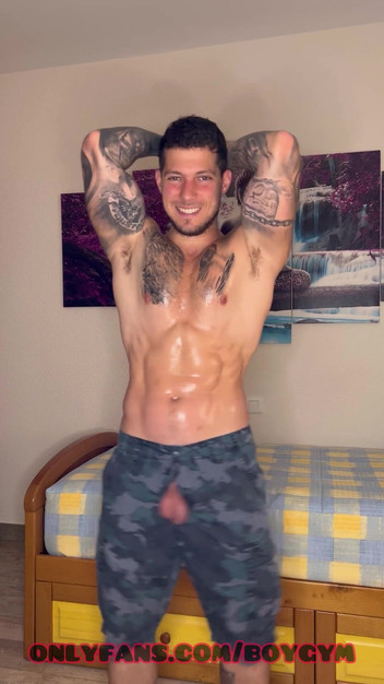 BoyGym: 最大の軍事Cuuumyouはこれを予想していなかった