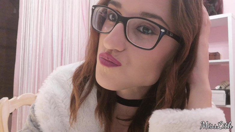 Miss Lith Domina: Ordenado tragar mi saliva