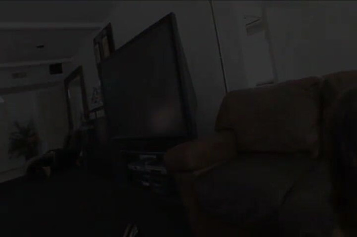 The Dark Side X: Bruneta MILF ve spodním prádle a černých punčochách má mezirasové šukání s...