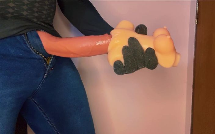 Greedy truck: Deze mini-sekspop kan deze grote lul van 29 cm niet aan -...