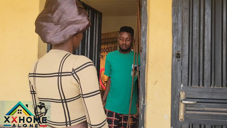Home Alone: Olosho Pussy Dostawa do domu