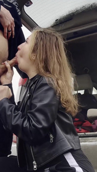 Horny Teen Couple Fucks in the Car