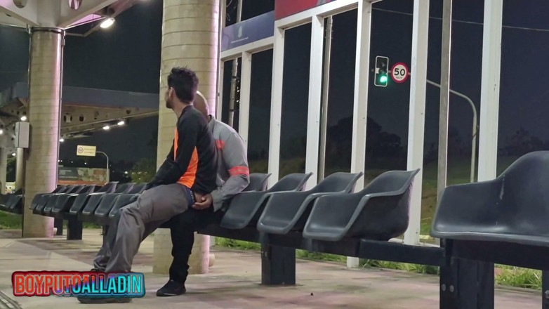 Alladin: Dei Meu Cu Pro Negao No Ponto De Onibus