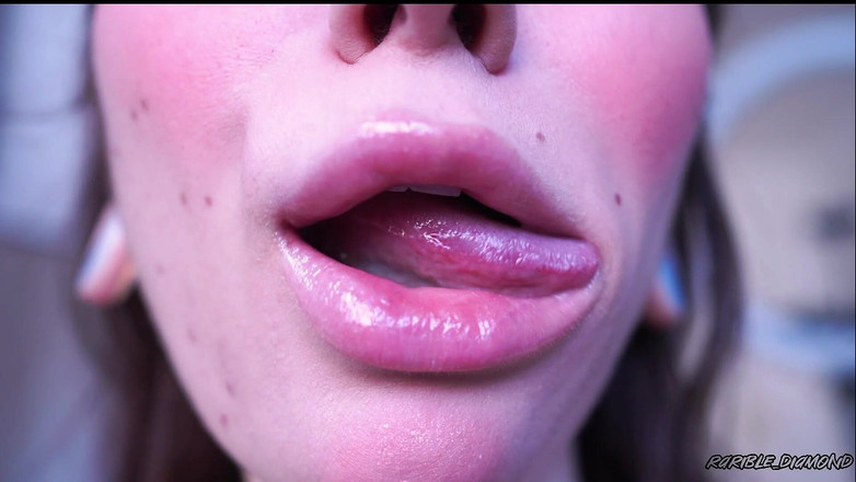 Rarible Diamond: Mokrá lepkavá lipgloss polibek