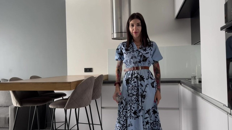 Karla-Bossi: 我恶作剧我的男朋友并在他的杯子里撒尿，所以他意识到他喝尿液，而不是柠檬水，只有在他喝完玻璃杯后才能喝柠檬水