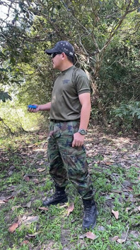 L'arrapata solider thai si masturba e viene al lavoro