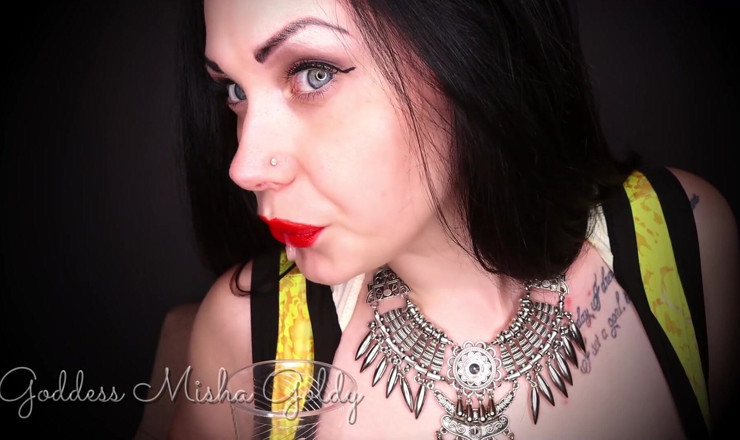 Goddess Misha Goldy: Nakrmím tě svou bohyní plivá - pokud mě budete dobře prosit -...