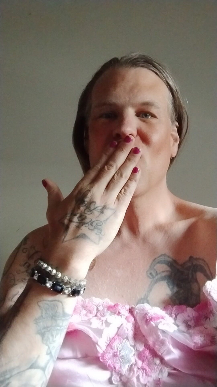 Varsity foxx: Shemale roze kanten trans meisje pik strelen