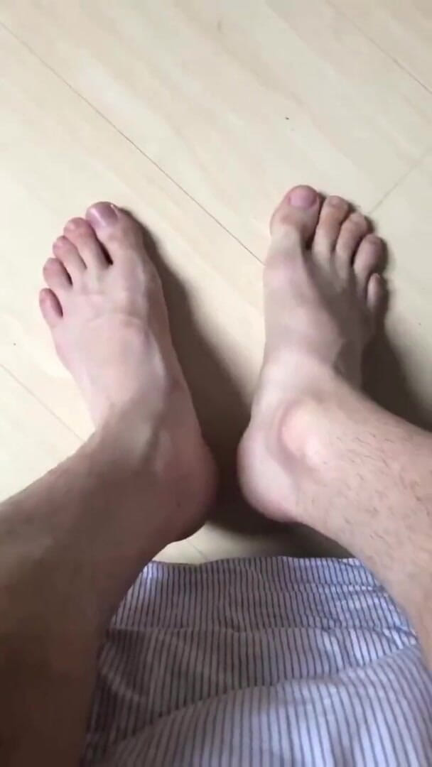 Riu Melo: Erotická a exotická masáž nohou Twink