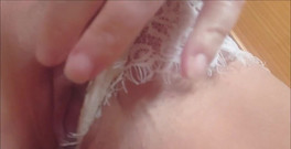 Natalie K: Ukazuji si prsa a tře si velké kundičky