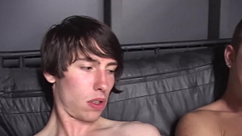 SEXUAL SIN GAY: Keel sperma scène nr. 2 - twink-vrienden zuigen en trekken elkaars pikken...