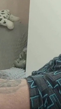 Výstřik na prsa macechy po hlubokém kouření