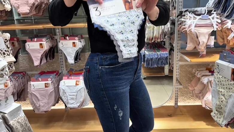 Sweetfantasy131: Zu sehen, wie meine stiefschwester in einer umkleidekabine kleidung anprobieren,...