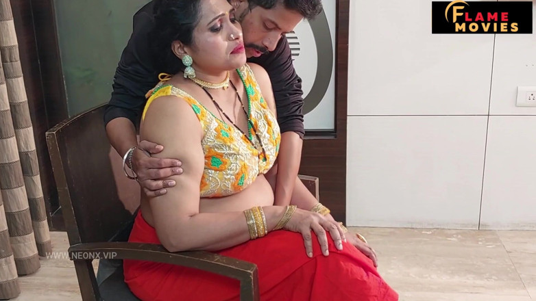 DesiHeat Studio: Tante seksi india lagi asik ngentot sama pelanggannya