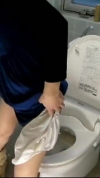 Stuck up Older Women - Toilet Masturbation Collection of 25 - Ep06