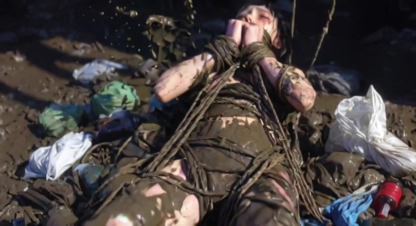Anime Hentai: Trash Bondage förnedring - desperat kvinna som längtar efter creampie