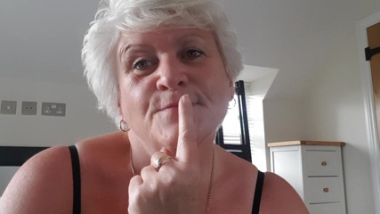 Uk Joolz: Fétiche de la main et de la bouche