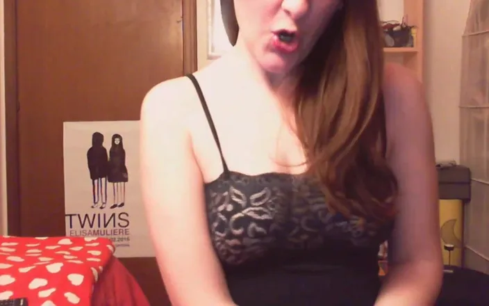 Nicoletta Embassi: Video in Italian! I Teach a Slave of Mine to...