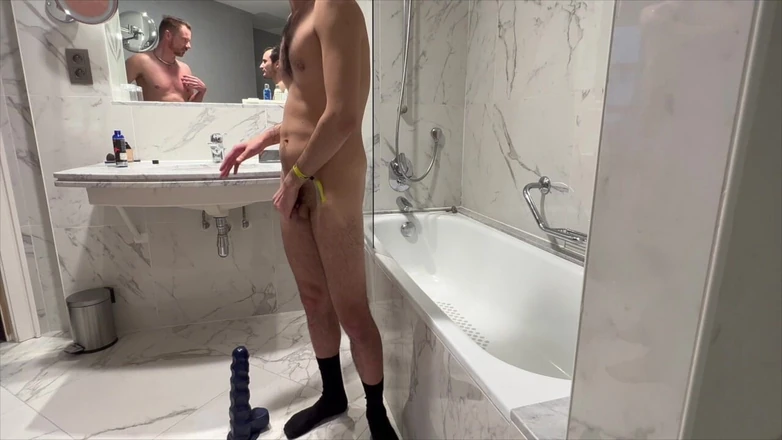 Brett Tyler: Chico de coño enjaulado destruye mi agujero