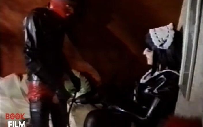 Cult of Fetish: Vâng lời mạnh bạo.