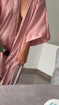 Udělám snídani pro svého nevlastního bratra a on mě na oplátku divoce ošuká!