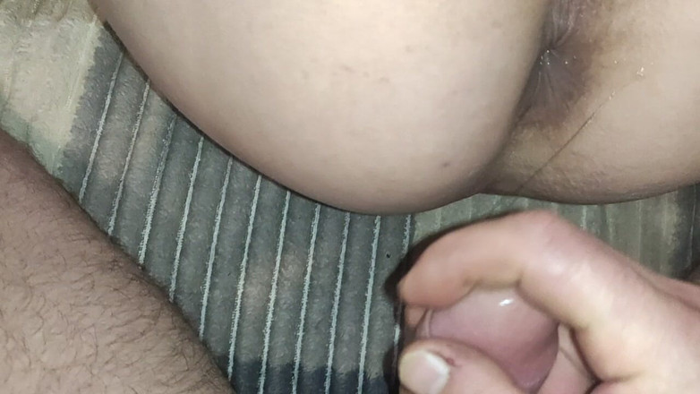 DirtyLubov: Oral e anal enquanto está deitada