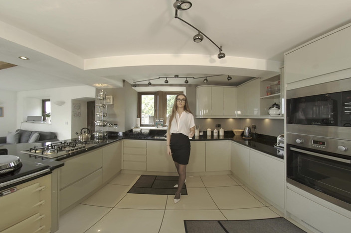 ZexyVR: Tara - Aren't I Sexy?