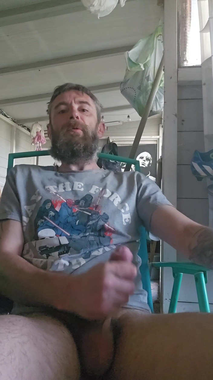 Smoking stoker: Thủ dâm tôn sùng hút thuốc tại Allotment