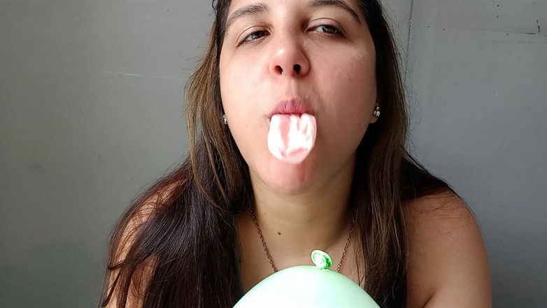 melu_world: Green Balloons and Pink Bubblegum Close up Blow - Bunny Looner