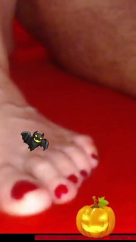 Piedi incantevoli giocano: unghie rosse e tocco sensuale - 379