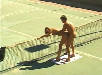 Public Lust: Sarışın kız dışarıda erkeğiyle oynuyor