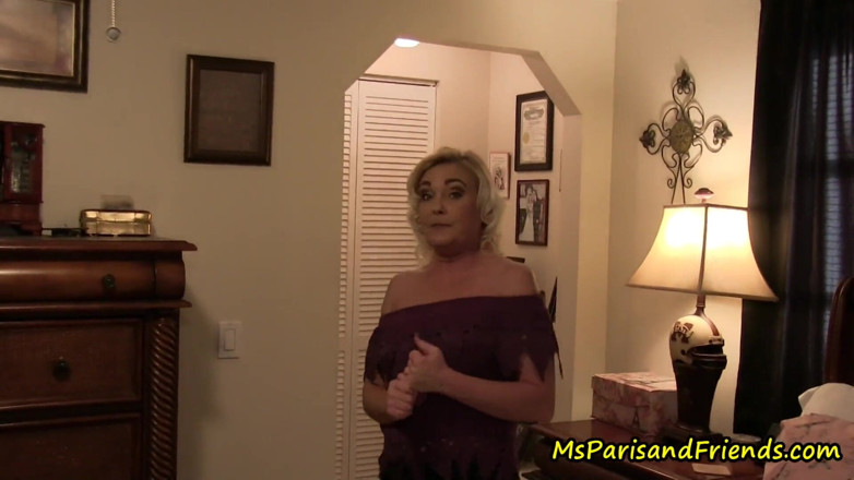 Ms Paris and Friends: Üvey anne dölle dışarı çıkıyor