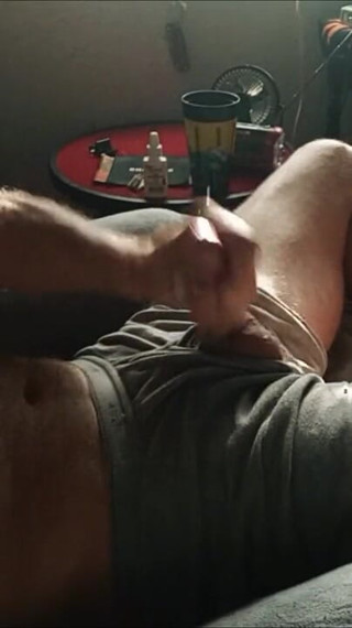 Dirty Donnie: Boxers sinekimin içinden mastürbasyon yaparak odunu uyandırıyorum