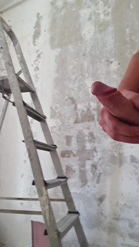 Jeu avec un plug anal