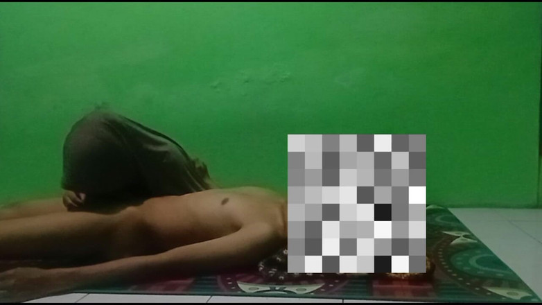 Famly sex: Khăn trùm đầu xuất tinh trong miệng cô ấy